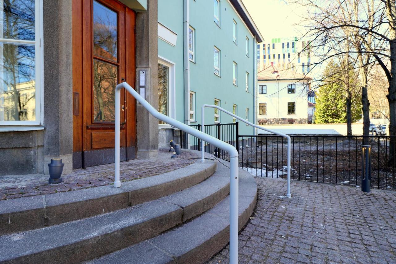 Forenom Serviced Apartments Helsinki Toeoeloe Exterior photo